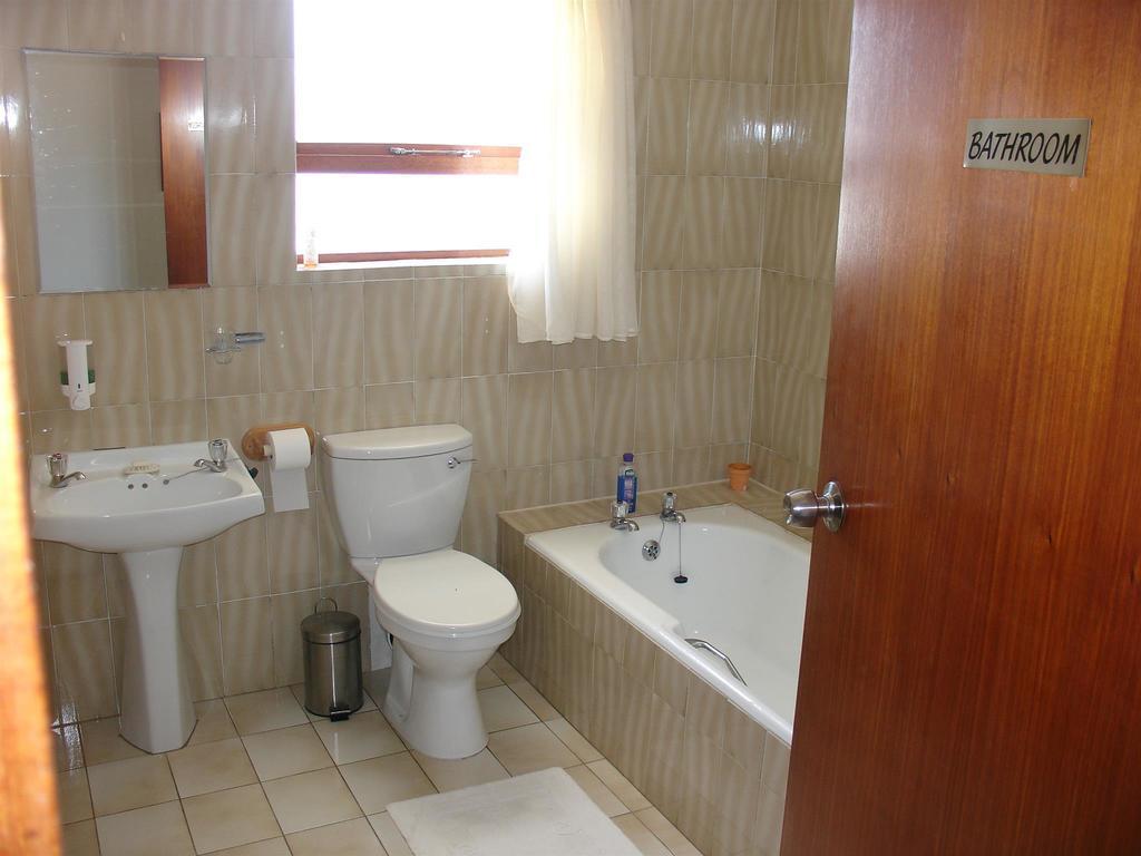 On The Bay Guesthouse Kruisfontein Habitación foto